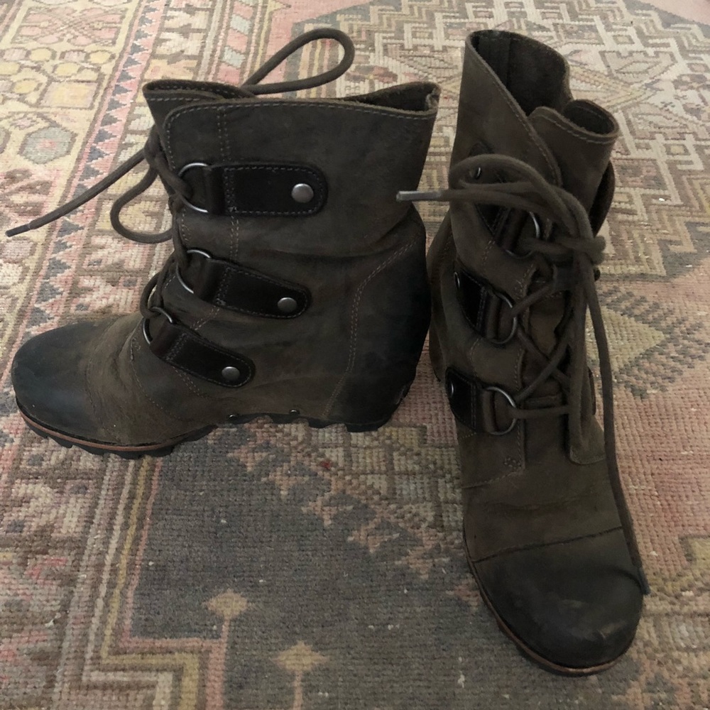 Sorel Joan of Arctic wedge boots Size 6